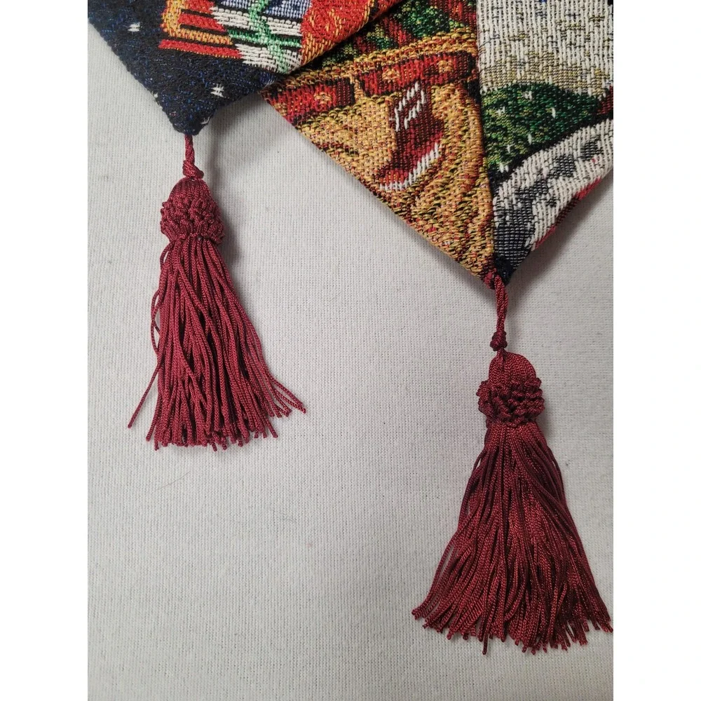 Christmas Table Runner Santa Sleigh Gifts Trees Winter‎ Snow Tassels 68 X 13in